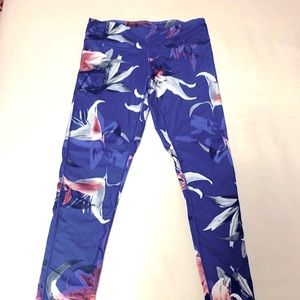 Women’s ankle length floral Fabletics leggings